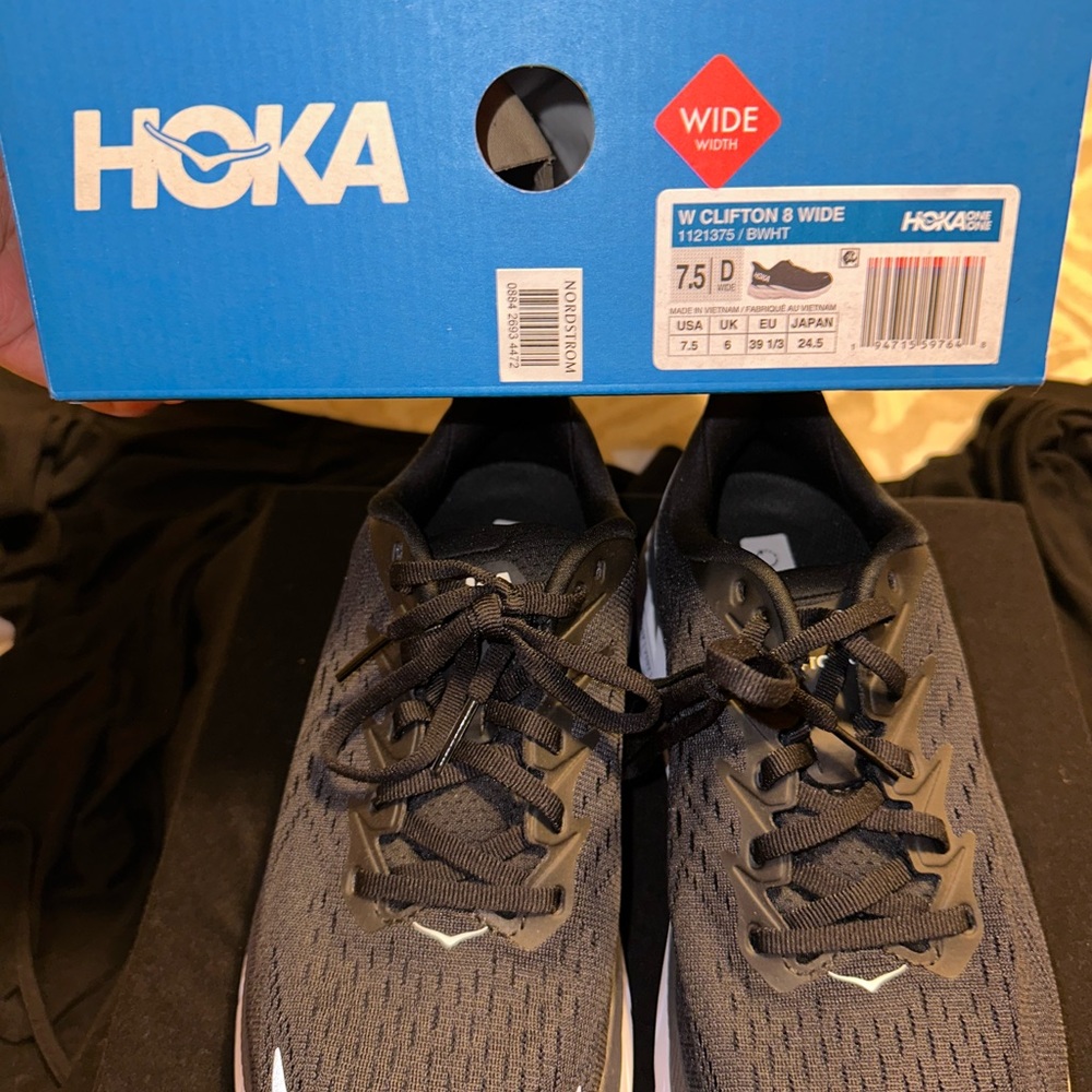 Comfortable lightweight walking sneaker